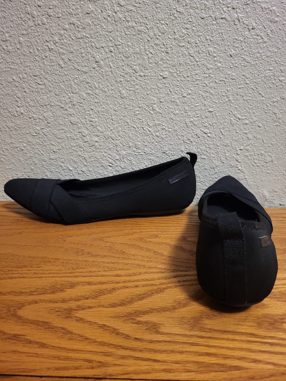 Anne Klein Black Ozzie Pointed Toe Flats Size 9M - Picture 4 of 10